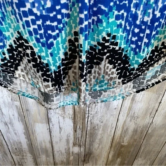 Market & Spruce Blue & Grey Chevron Sleeveless Blouse - Picture 2 of 5